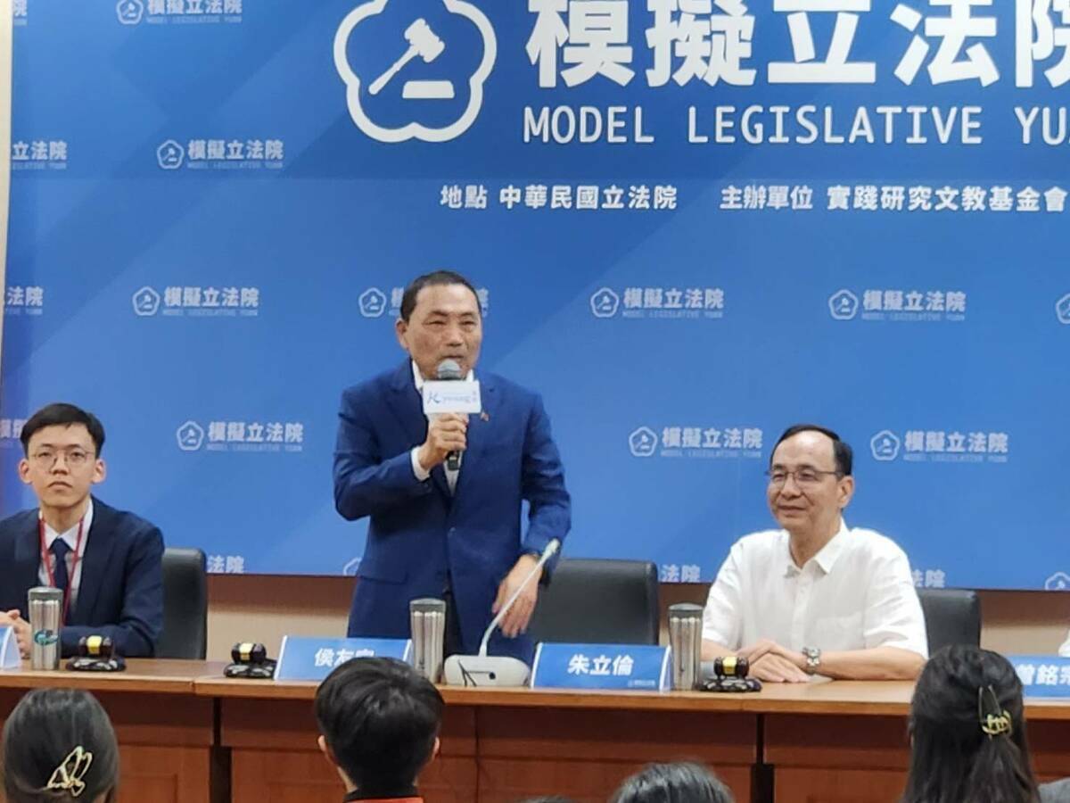 國民黨總統參選人侯友宜、黨主席朱立倫出席模擬立法院。 圖：黃建豪/攝