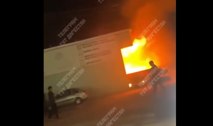 火勢由當地一家汽修廠延燒至一旁的加油站導致大爆炸。 圖：翻攝自Ask Rasul Telegram