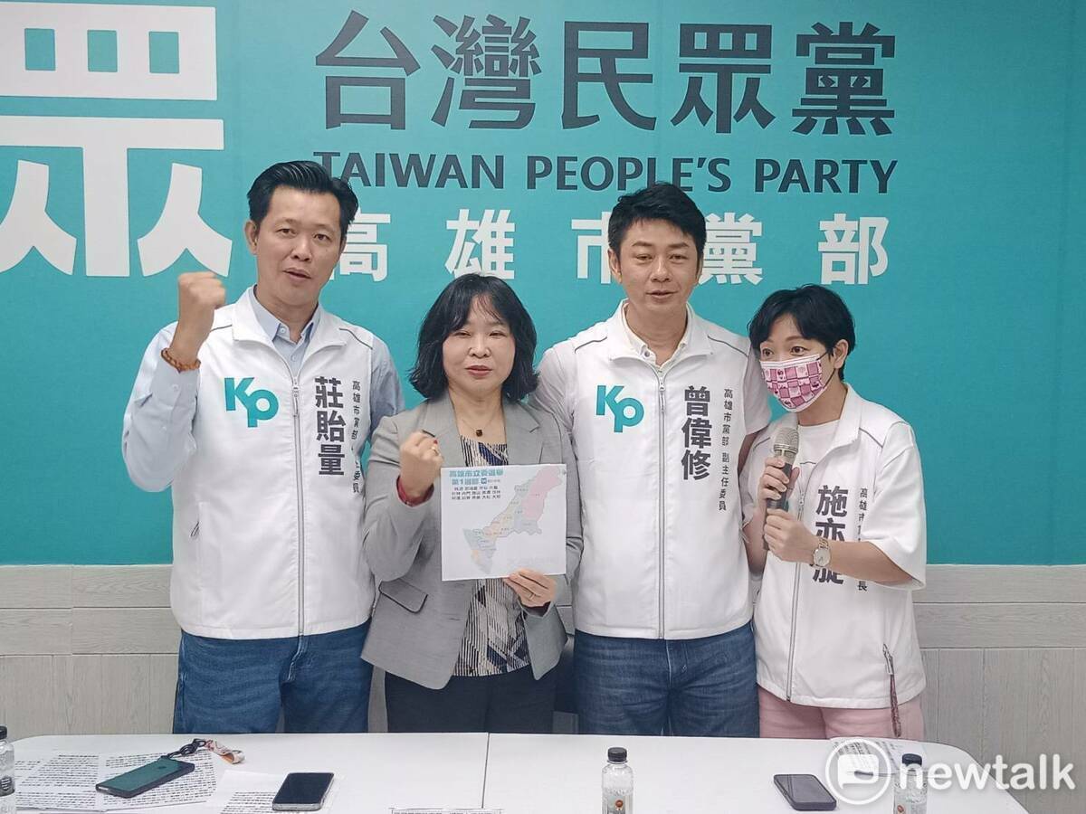 莊貽量(左一)陪同曾尹儷(左二)召開參選記者會。 圖：孫家銘攝
