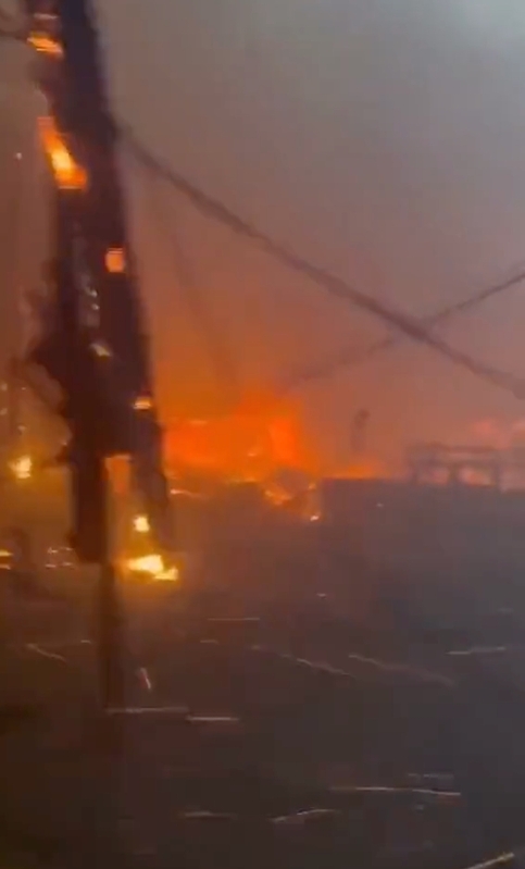 據毛伊島警方統計，截至當地時間 14 日止，大火已造成至少 99 人死亡。夏威夷州州長格林（Josh Green）更坦言，該場山火危險的程度已達到「幾乎沒留下倖存者」。 圖：擷取自社群媒體「X」（原名推特）@JimFergusonUK