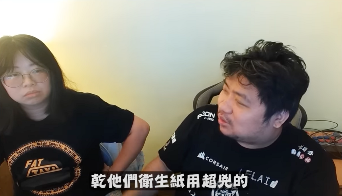 統神近日和老婆003討論戰隊的開銷時，表示不解為何隊員們衛生紙都用超兇。 圖：翻攝自YT/統晨大戲院