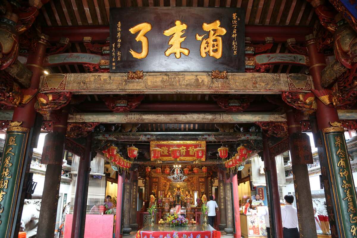 「最強女鬼散步導覽路線」目的是要化陰為陽，從辜婦媽廟出發，接續走訪府城隍廟等處，最後到孔廟祠堂節孝祠找尋陳守娘牌位。 圖：黃博郎／攝