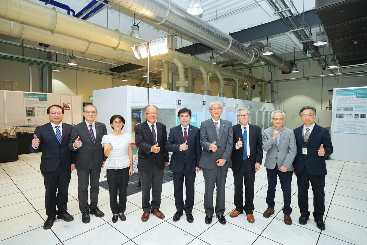 工研院攜手日本半導體化學材料製造大廠德山、國內筑波科技成立「化合物半導體粉體製程及晶體驗證實驗室」，今日在沙崙綠能科技示範場域啟用， 圖：工研院提供