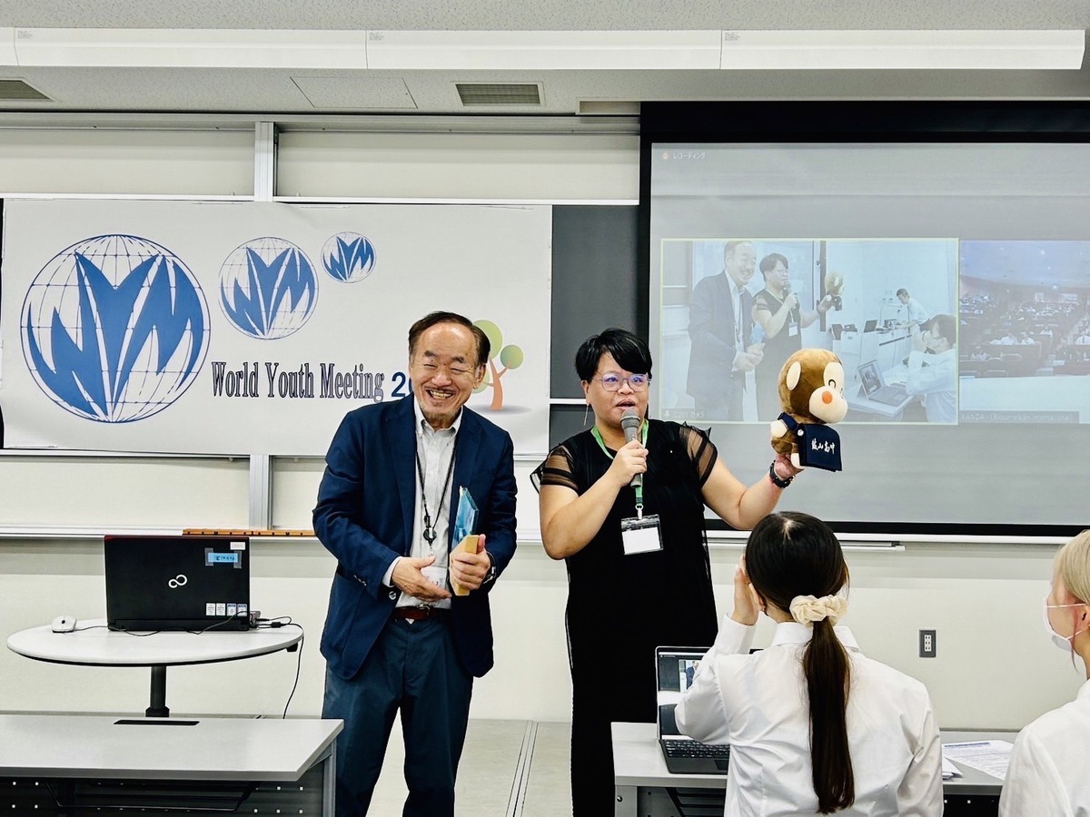 高雄代表團由鼓山高中校長廖俞雲(右)帶領。 圖：高雄市教育局提供
