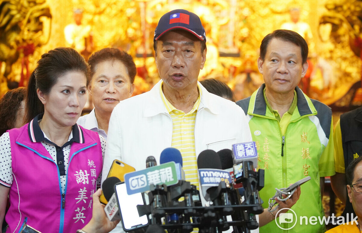 郭台銘強調，他不以黨意為依歸，要聽取2300萬人民大多數主流民意，再決定將來往哪個方向走。 圖：林昀真／攝