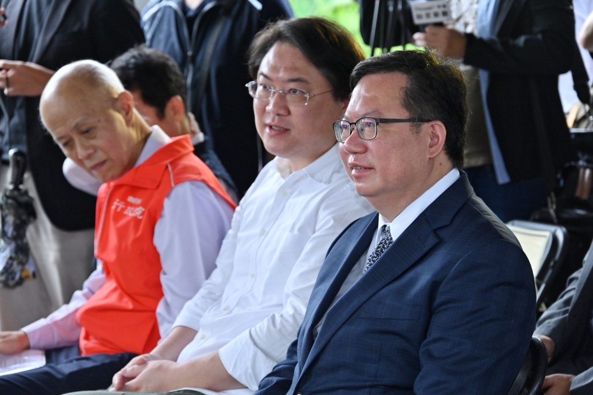前基隆市長、現任內政部長林右昌今（16）天陪同鄭文燦視察基隆捷運規劃情形。 圖：行政院提供
