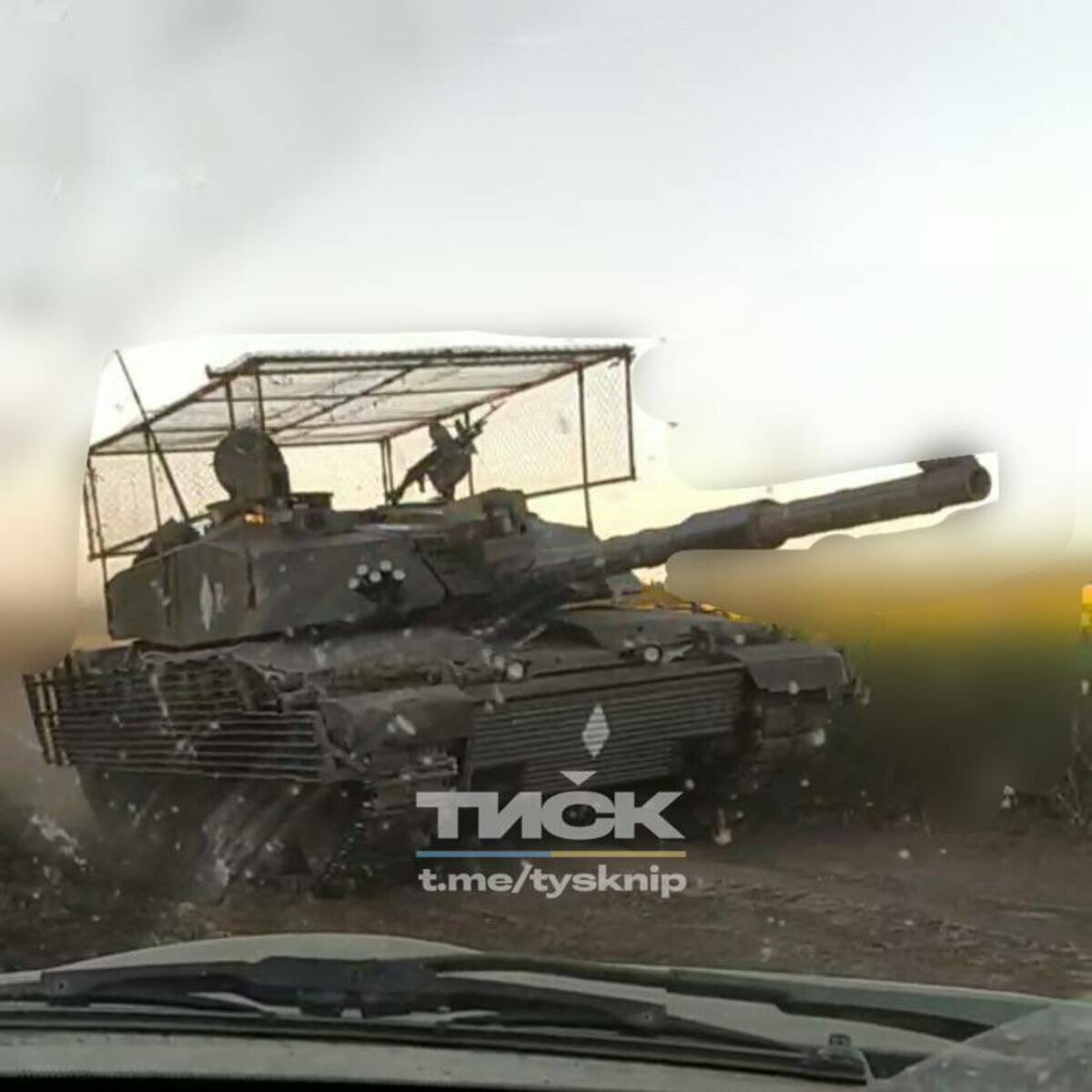 擁有包括「挑戰者 2 式」等半數北約軍援裝甲車的烏軍王牌「第 82 空中突擊旅」，近期傳已投入於札波羅熱的反攻行動中。 圖：擷取自社群媒體「X」（原推特）@Osinttechnical