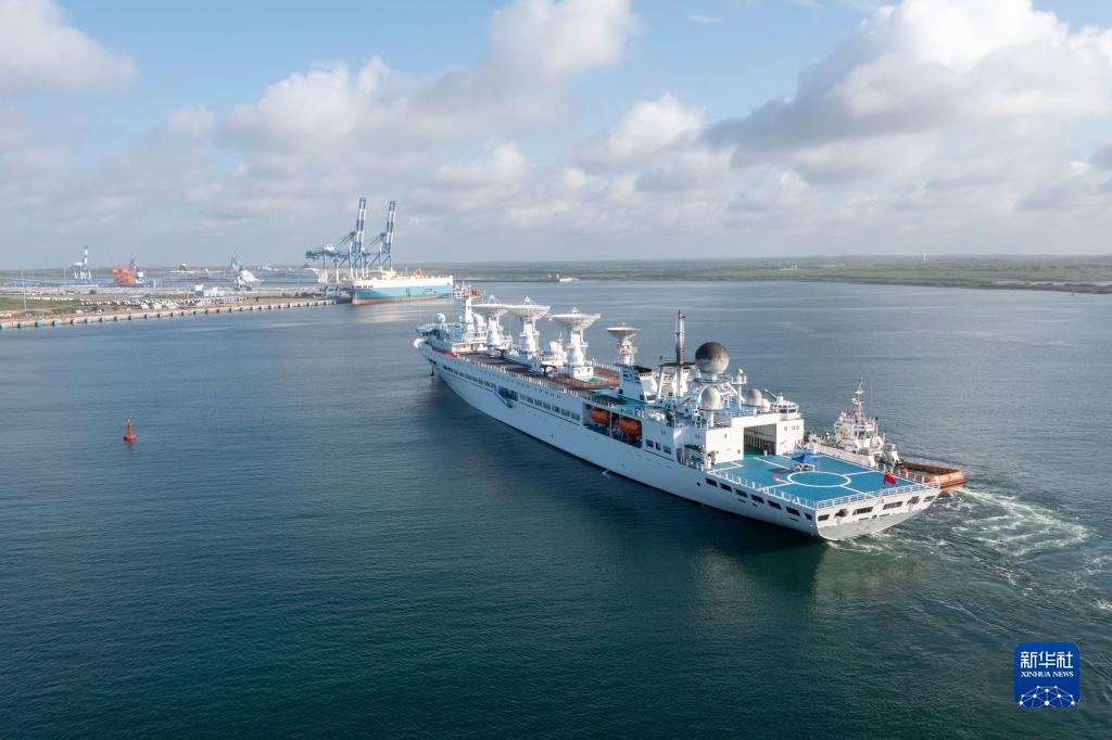 中國透過「一帶一路」計畫，協助斯里蘭卡興建赫班托達港，但斯里蘭卡無法還款後，中國便取得該港口 99 年的控制權。 圖：翻攝新華網