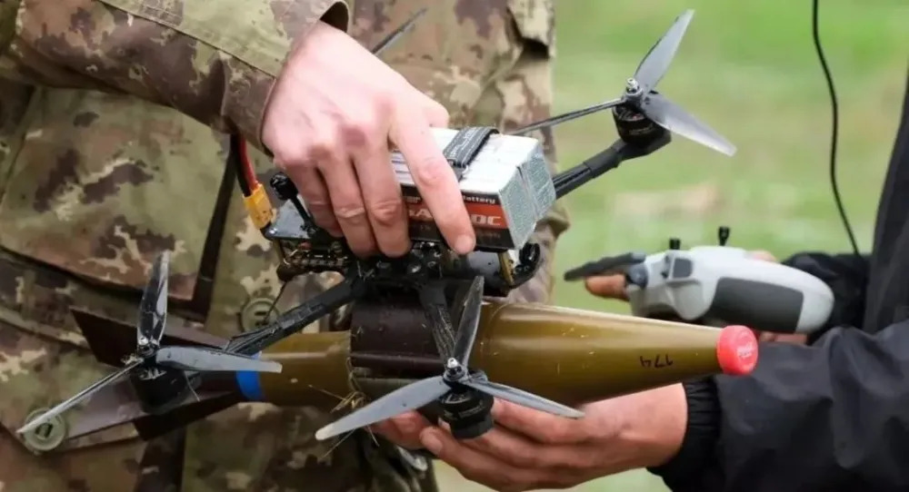 烏軍正在越來越多地使用小型、廉價的穿越機來打擊戰場上的俄軍重要目標。 圖：翻攝自騰訊網