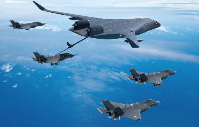 傳美國空軍選定加州新創航太公司「JetZero」，將在2027年內前打造一架「全尺寸」翼身融合(Blended Wing Body，縮寫BWB)概念機。有可能成為美軍未來空中加油機和貨物運輸機的有力競爭者。 圖：US Air Force渲染圖