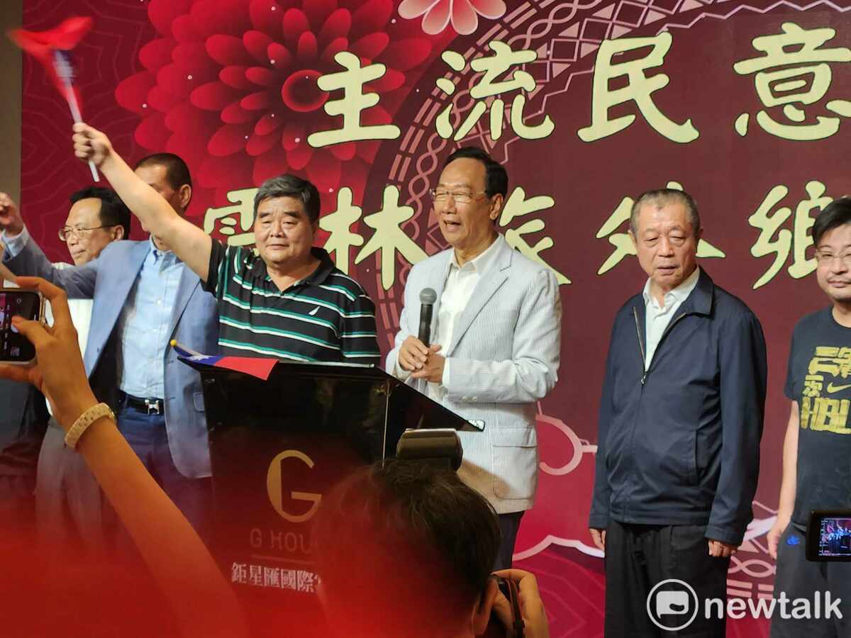 鴻海創辦人郭台銘以大野狼與三隻小豬的故事，邀請柯文哲、侯友宜談合作。 圖：黃建豪/攝