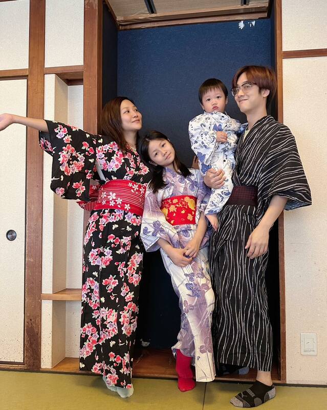 網紅「那對夫妻」一家時常分享生活日常，吸引數百萬粉絲追蹤。 圖：翻攝自FB/Nico品筠&amp;Kim京燁 【那對夫妻】