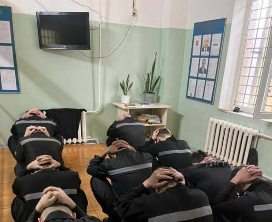 俄軍到監獄中招募死囚，並將他們組織為戰場敢死隊，用特赦鼓勵他們衝鋒陷陣。 圖 : 翻攝自第一軍情