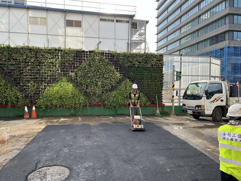 坍塌路段提前於早上8點開放機車及小型轎車通行，預訂中午12點全面通行。 圖：台北市政府提供