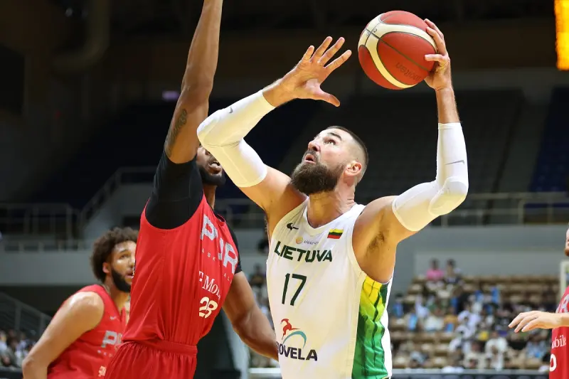 效力於NBA紐奧良鵜鶘隊的主力中鋒Jonas Valanciunas隨立陶宛男籃國家隊來台灣打FIBA世界盃熱身賽。 圖：T1聯盟提供