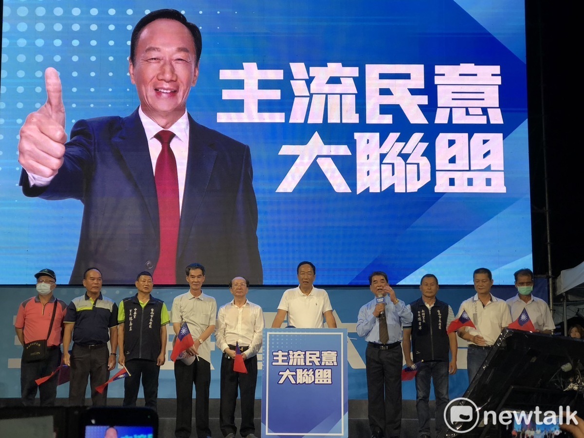鴻海集團創辦人郭台銘今晚直搗民進黨總統候選人賴清德本命區台區，舉辦大型造勢活動，現身力挺的政壇人士包括前台南縣議長李和順、無黨籍南市議員林冠維、前台南市議員林阳乙、歐勳明等人。 圖：黃博郎／攝
