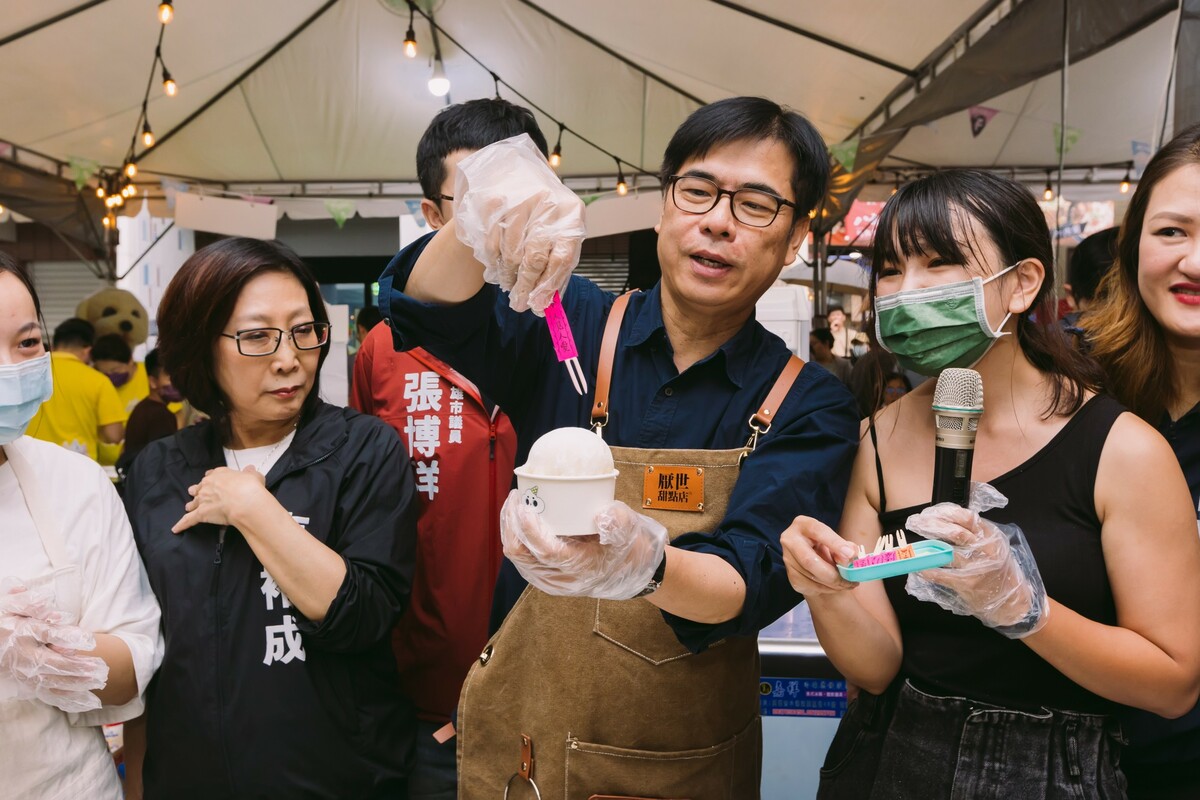 陳其邁DIY麻糬燒冷冰。 圖：高雄市觀光局提供