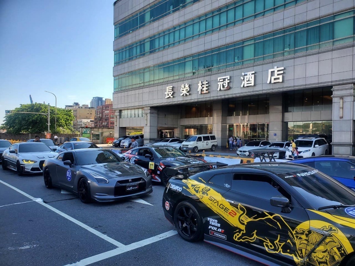 基隆市政府自昨（19）日起在基隆港東岸旅運中心舉辦連2天的「基隆超跑嘉年華」。 圖：翻攝自張之豪臉書