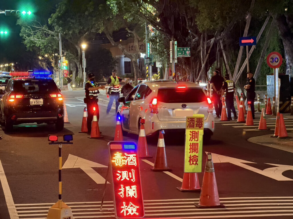 台北市政府警察局中正第一分局25日表示，24日晚間配合查緝毒駕專案，特別規劃執行「十面埋伏」區域封鎖聯合路檢勤務。（中正第一分局提供）中央社記者黃麗芸傳真　115年5月25日