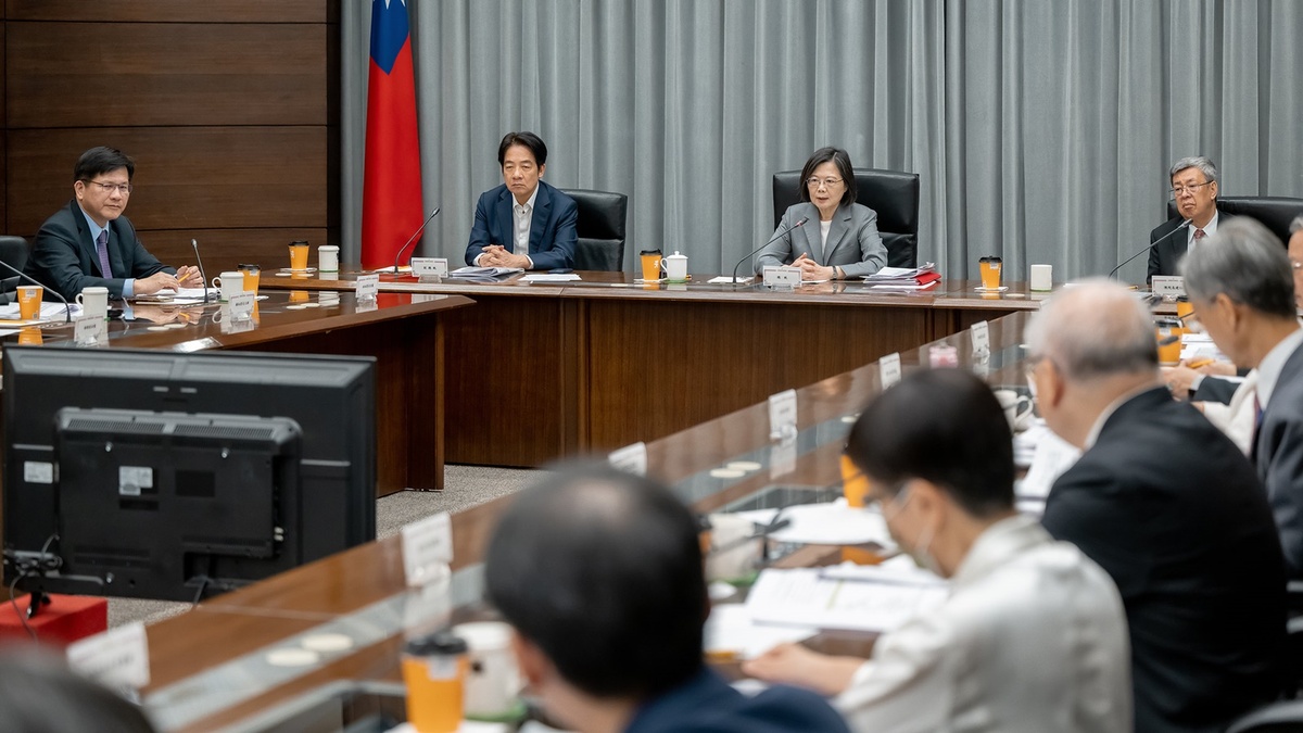 總統蔡英文聽取行政院總預算案報告 圖：總統府提供
