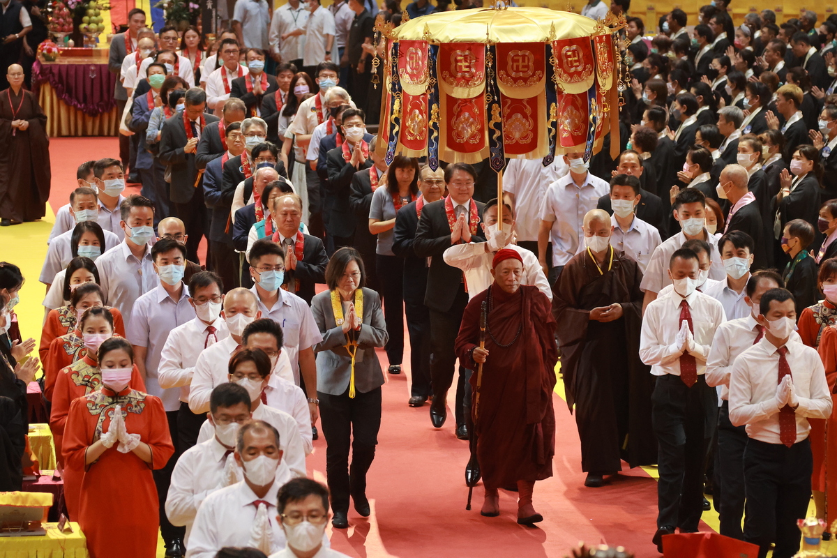 總統蔡英文晚間參加靈鷲山水陸空大法會為全民祈福。 圖：靈鷲山佛教教團/提供