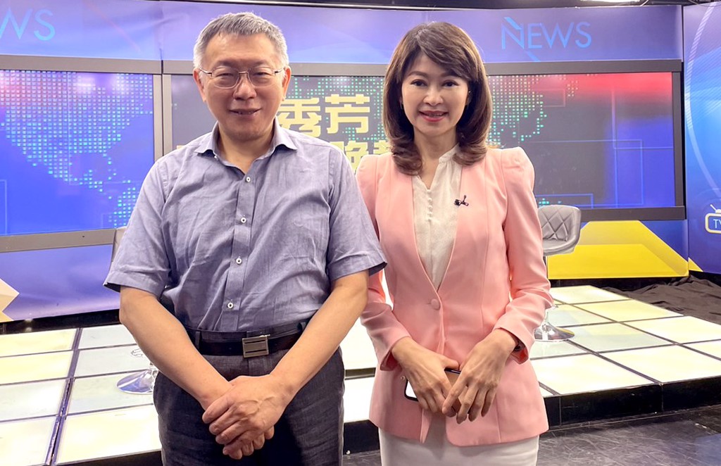 柯文哲20日接受中天電視《盧秀芳辣晚報》專訪，於21日播出。 圖：中天電視提供
