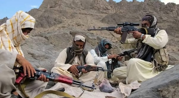 巴基斯坦境內的反叛武裝組織、俾路支解放軍躲在山區，讓巴國軍方難以剿滅。 圖 : 翻攝自騰訊網/包明說