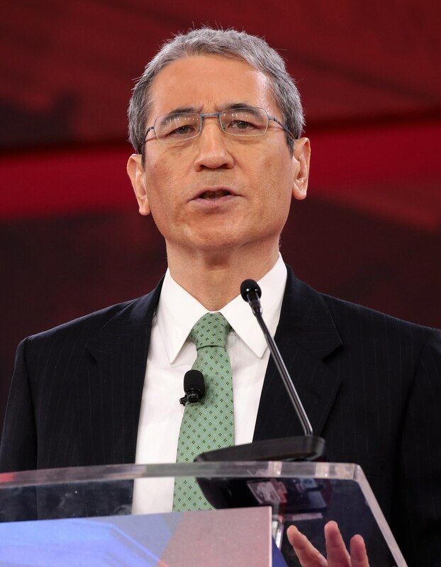 中國問題專家，《中國即將崩潰》一書作者章家敦（Gordon Chang）表示，衰弱的中國比強盛的中國更加危險，因中國可能會透過攻打台灣以轉移國內民眾的注意力。 圖：翻攝自維基百科