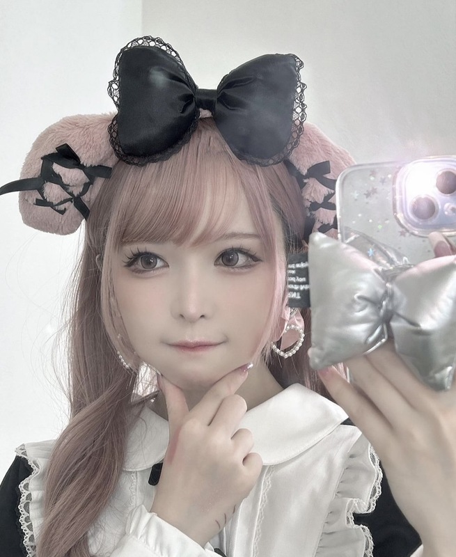 日本美妝YouTuber五彩緋夏昨日驚傳離世。 圖：翻攝自五彩緋夏IG