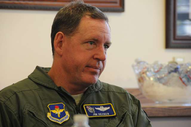 赫克表示，由於飛行員需要時間熟悉 F-16 的操作，人們至少在今年底以前都不會在烏克蘭看到 F-16 。(The appearance of U.S. Department of Defense (DoD) visual information does not imply or constitute DoD endorsement.) 圖：翻攝自NARA &amp; DVID Public Domain Archive