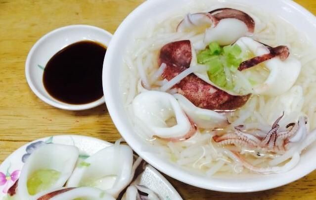 2023必比登推介今揭曉，「必比登推介」（Bib Gournand）主打的目標為「物有所值」的美食，千元內吃有水準的3道菜。圖為去年入選的台南排隊名店「葉家小卷米粉」。 圖／翻攝自葉家小卷米粉FB