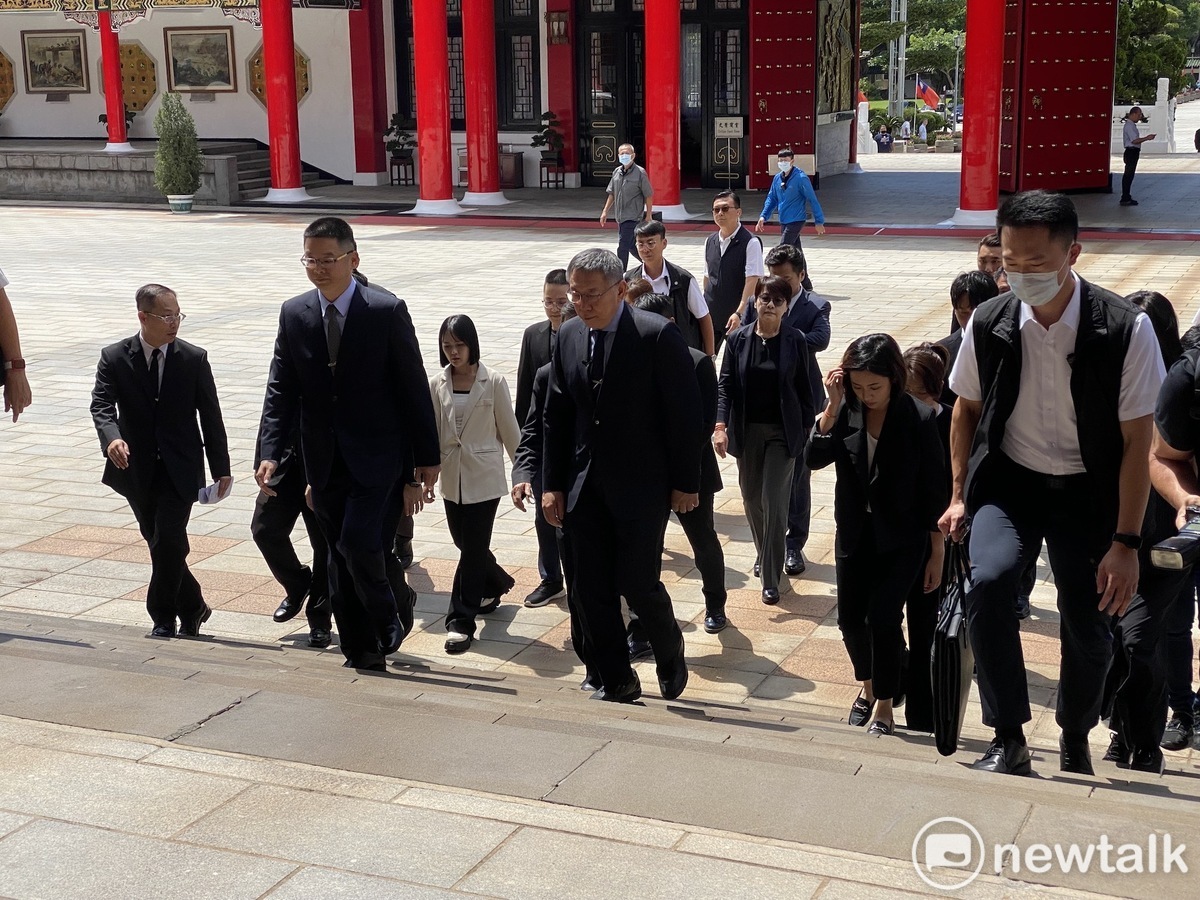 民眾黨總統參選人柯文哲今率領黨公職前往台北忠烈祠紀念823。 圖：周煊惠 / 攝