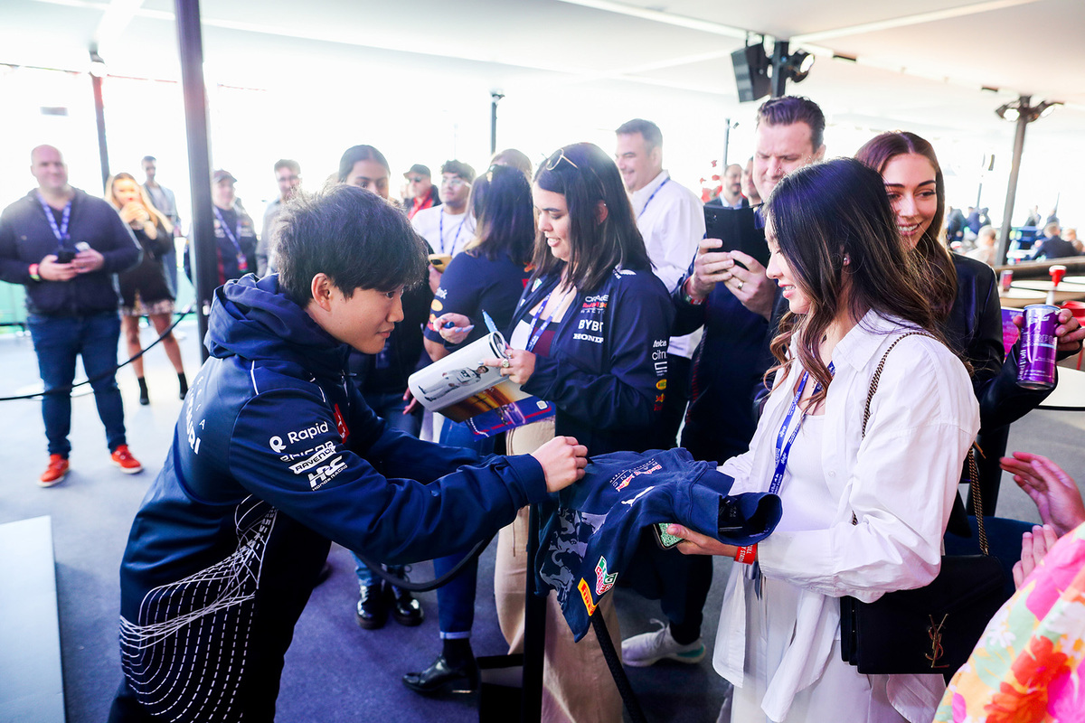 前往Red Bull Energy Station，將有機會與車手近距離互動（圖為AlphaTauri車手Yuki Tsunoda） 圖：Red Bull/提供