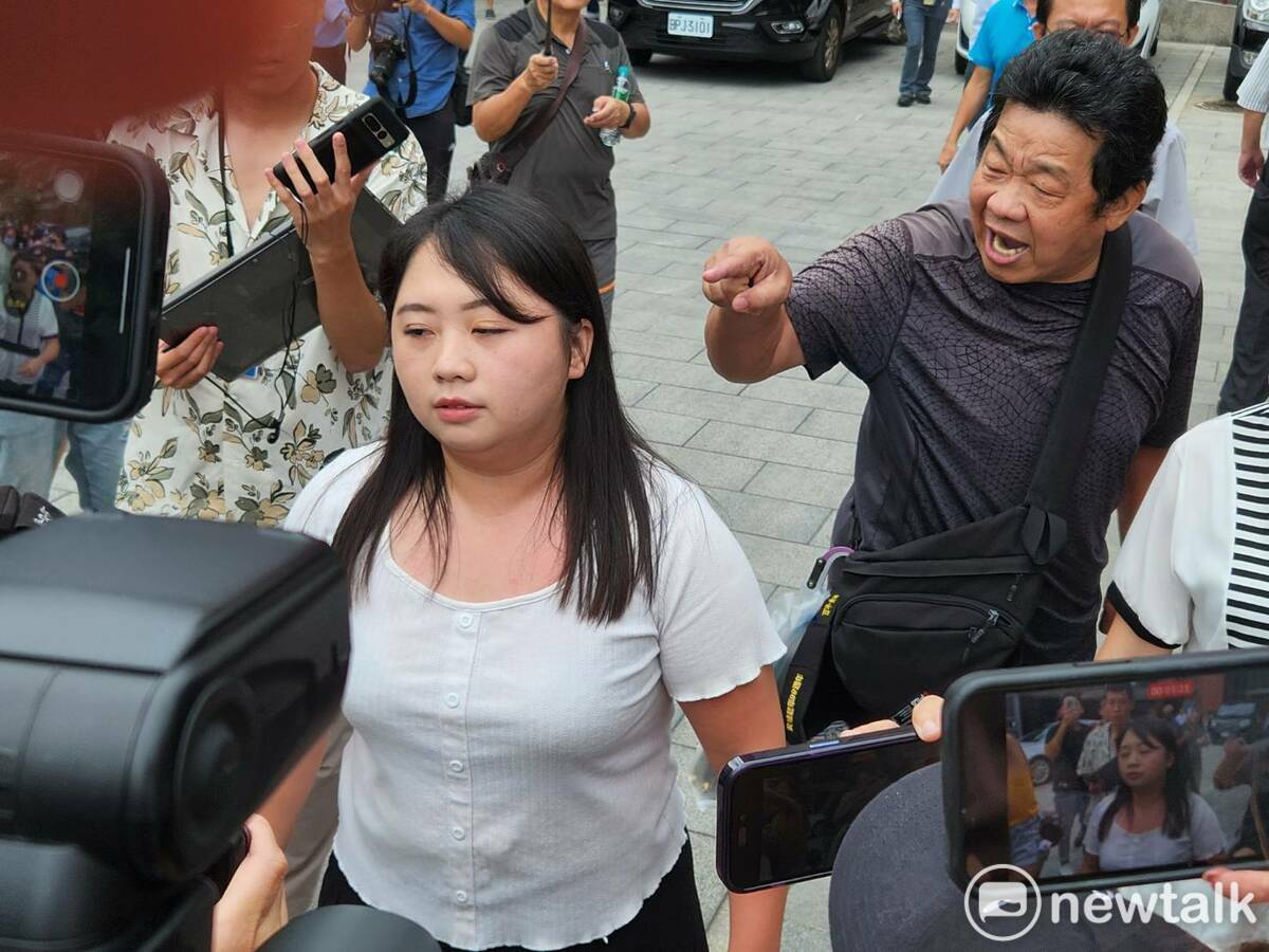 郭台銘支持者大罵楊佩樺。 圖：黃建豪/攝