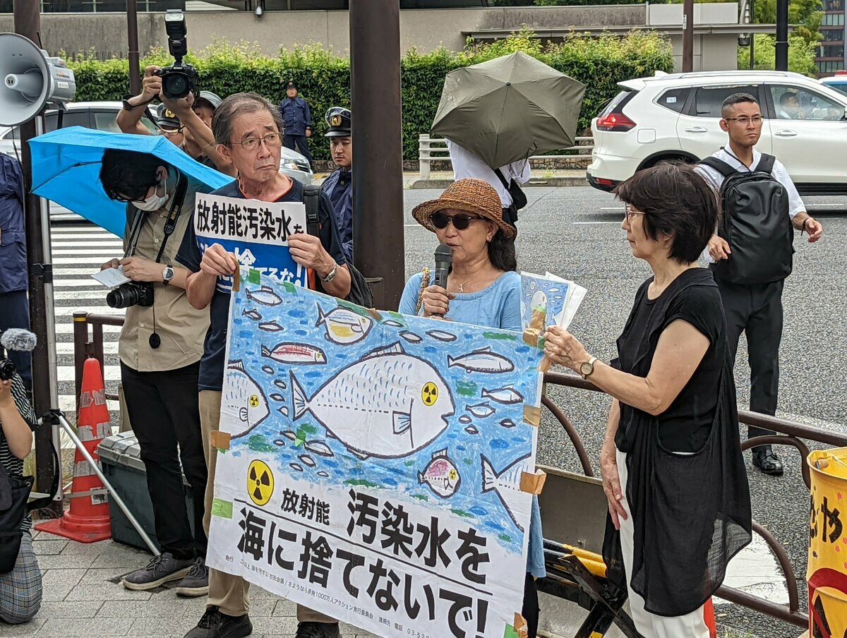 當地一名 70 歲漁民直指，日本首相岸田文雄僅與少部分漁業界人士會面，沒有和在地的漁夫直接對談、取得諒解。 圖：擷取自「X」（原推特）@kojiskojis