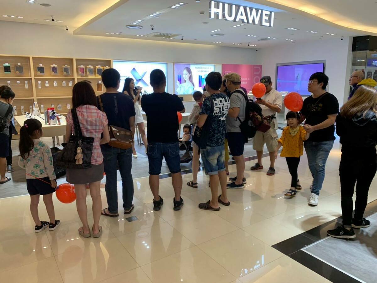 華為本周關閉了全台最後一家品牌旗鑑店店-高雄夢時代店。 圖：翻攝自華為高雄夢時代品牌店 臉書專頁