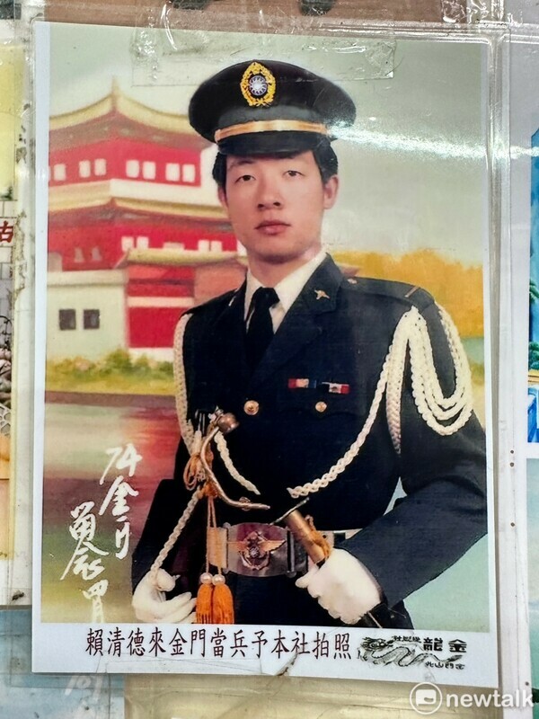 副總統賴清德民國74年在金門南雄師服役時拍照留影。 圖：張良一攝