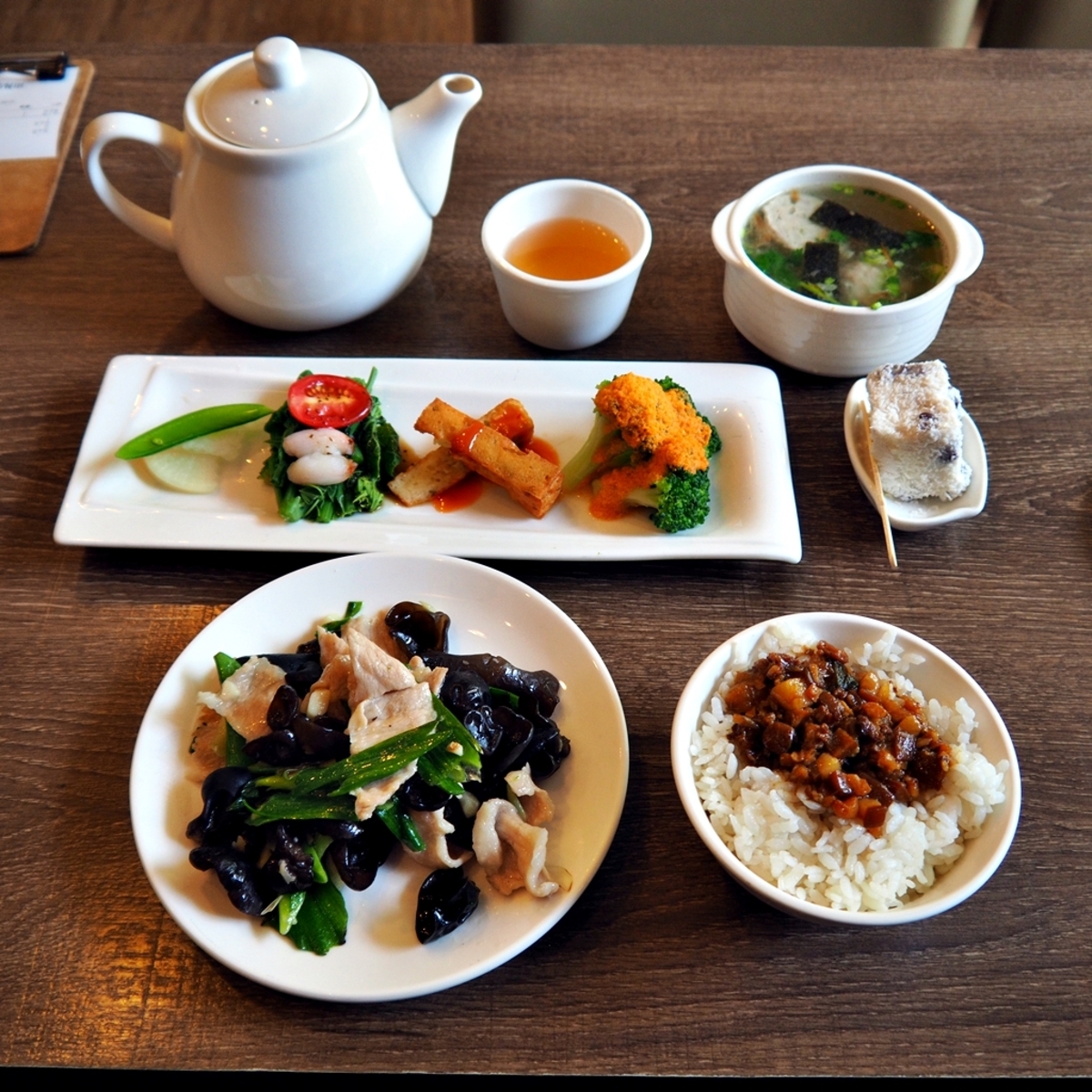 「貳哥食堂」提供口味健康的臺式家常菜。 圖：高雄市觀光局提供