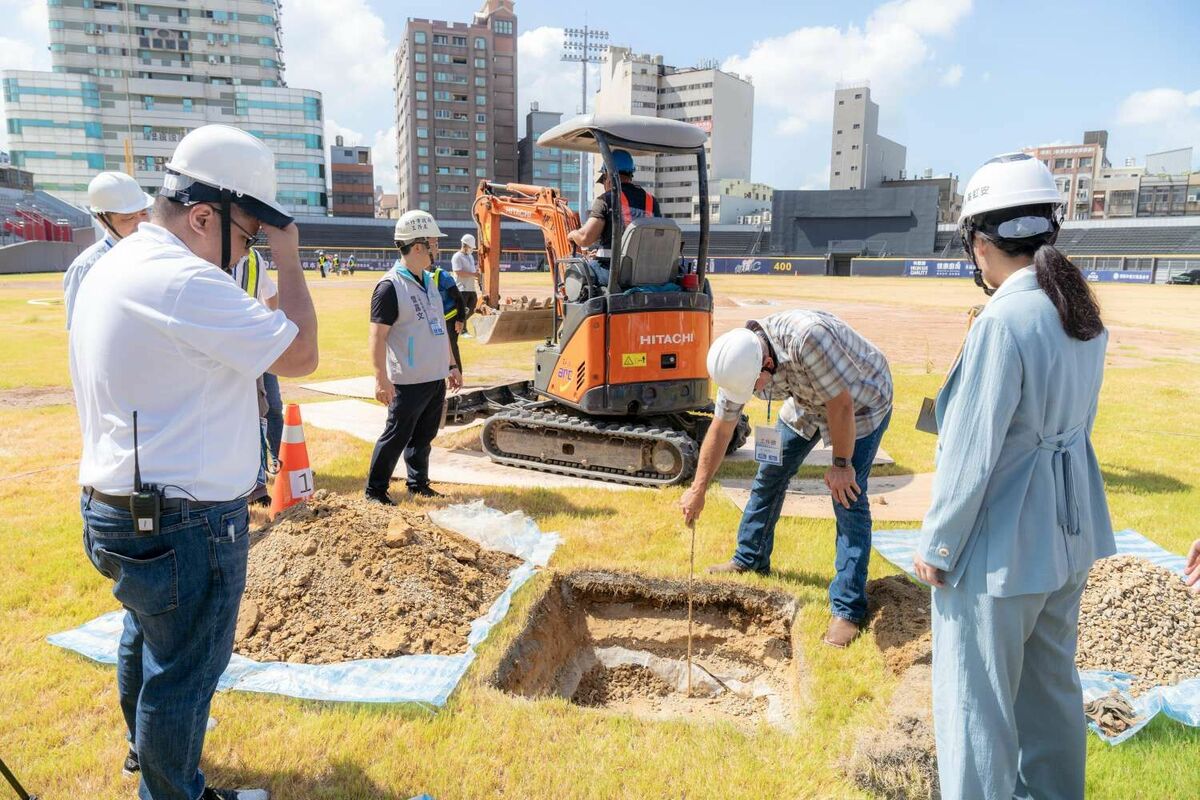 新竹市長高虹安與專家場勘新竹棒球場 圖／新竹市府提供