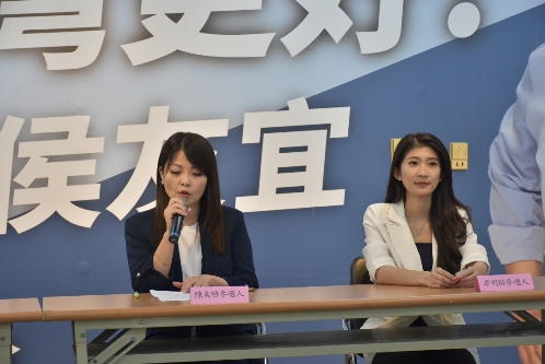 陳美雅(左)重申唯一支持侯友宜，李明璇(右)表示團結一心，唯一支持國民黨提名的侯友宜。 圖：孫家銘攝