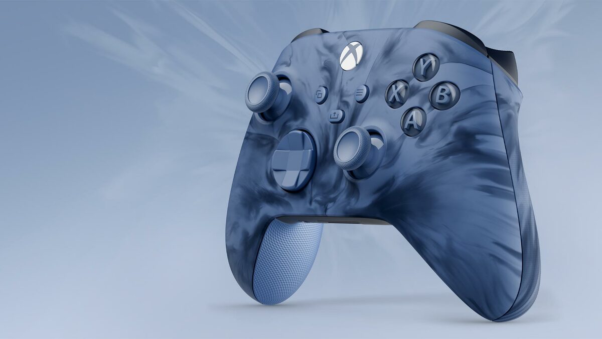 Xbox 推出全新藍黑漩渦相間造型的無線控制器 – 風暴藍，建議售價新台幣 1,890 元 圖：台灣微軟/提供