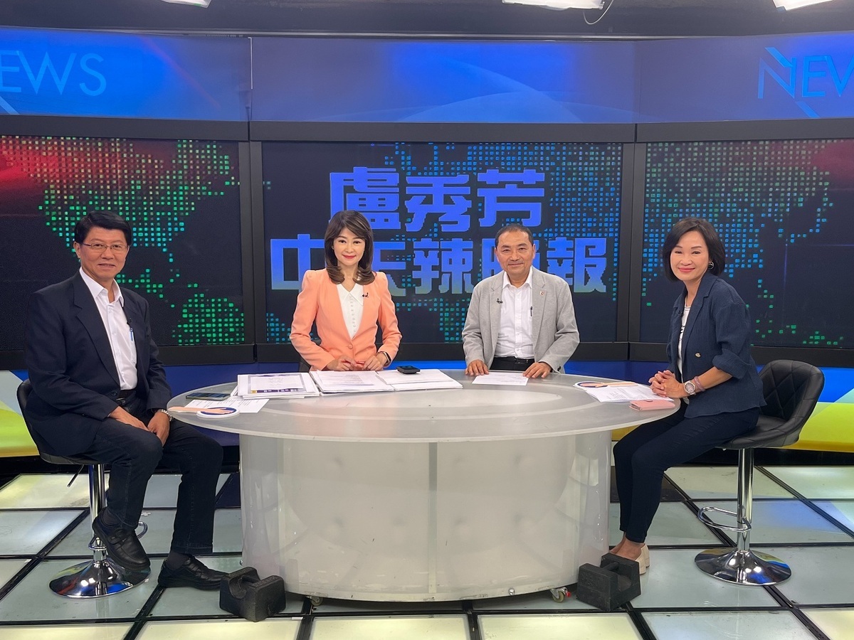 國民黨總統參選人侯友宜25日接受中天新聞節目專訪，批賴清德兩岸立場模糊不清，「初一十五不一樣，就是在騙選票！」 圖：侯友宜競選辦公室提供