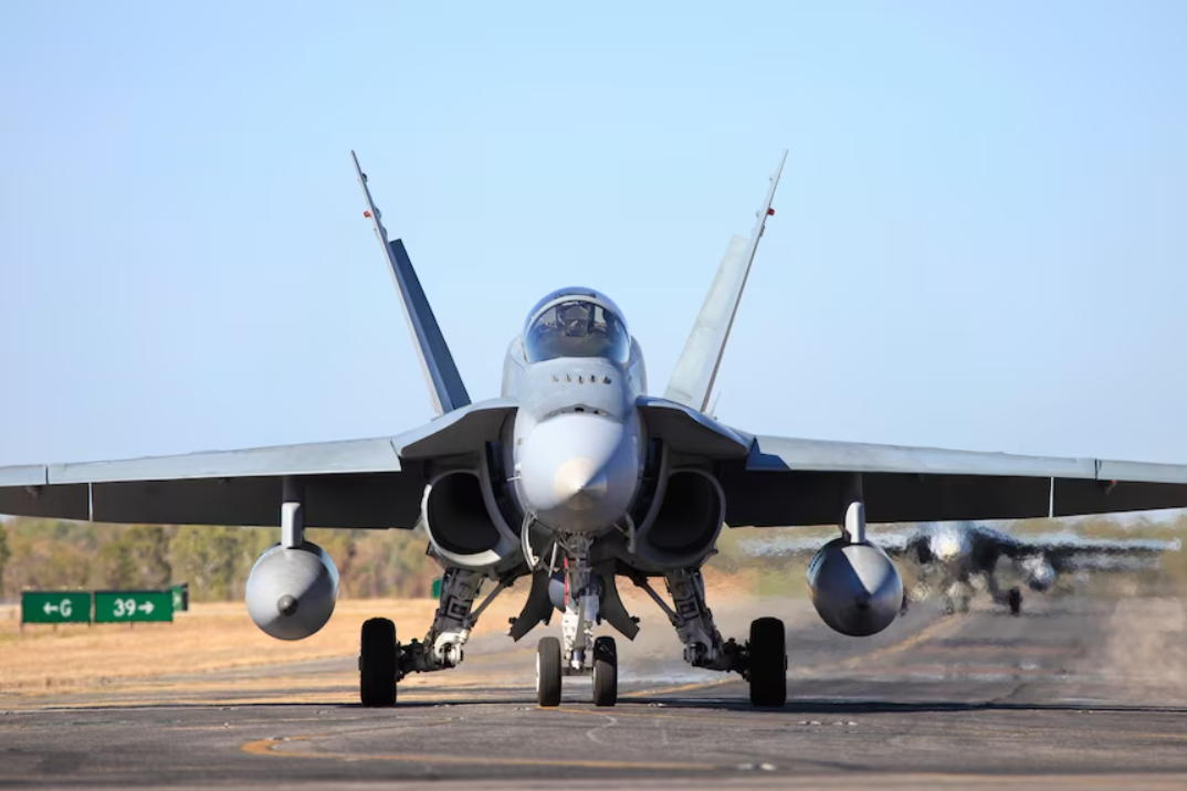 媒列出 2023 十大戰鬥機排行榜單，美軍F-18戰鬥機排名第 5 名。 圖：翻攝US Department of Defence