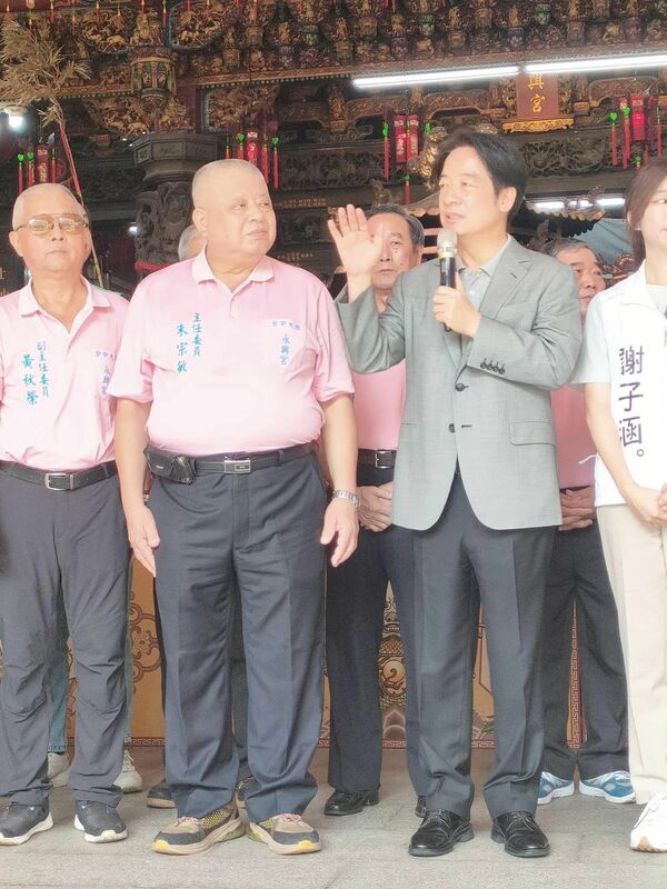 民進黨總統參選人賴清德提到國道 1 號后里與大雅間路段拓寛是有必要的，將請交通部研議好好去做。 圖: 翻攝自大雅永興宮臉書