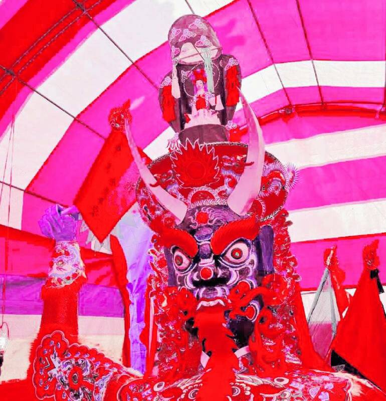 金尊頭上的觀世音菩薩像獨樹一格。 圖：財團法人小港龍湖廟提供
