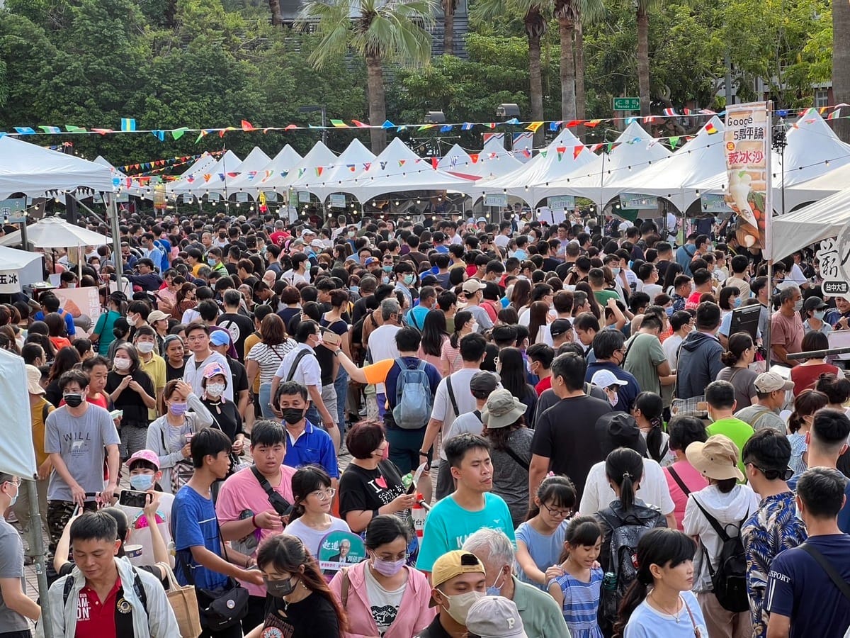 高雄鹹酥雞嘉年華2日狂吸10萬人潮。 圖：高雄市觀光局提供