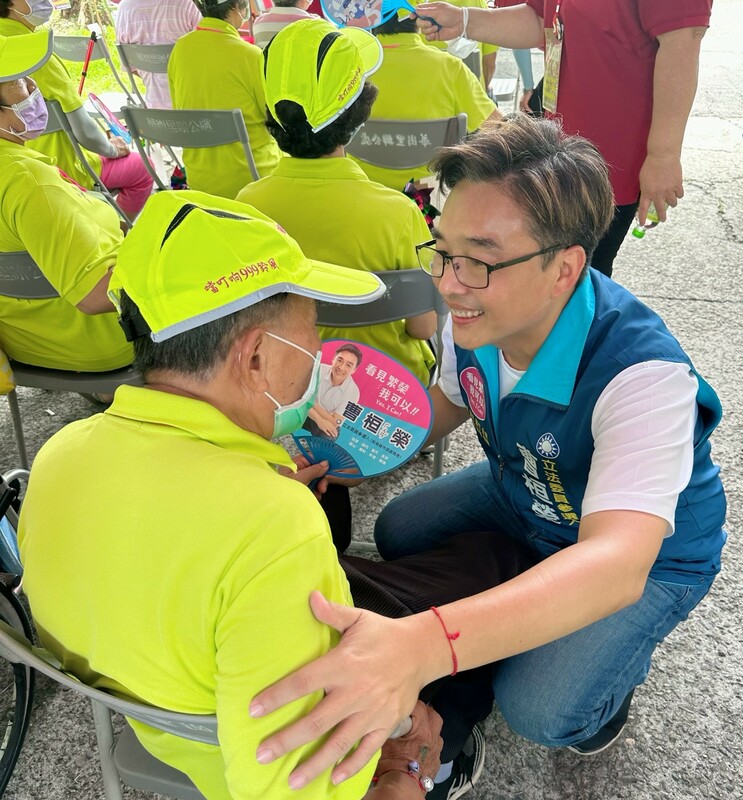 韓國瑜團隊重要成員之一的曹桓榮，參選高雄市第二選舉區，積極拜訪基層。 圖：曹桓榮提供