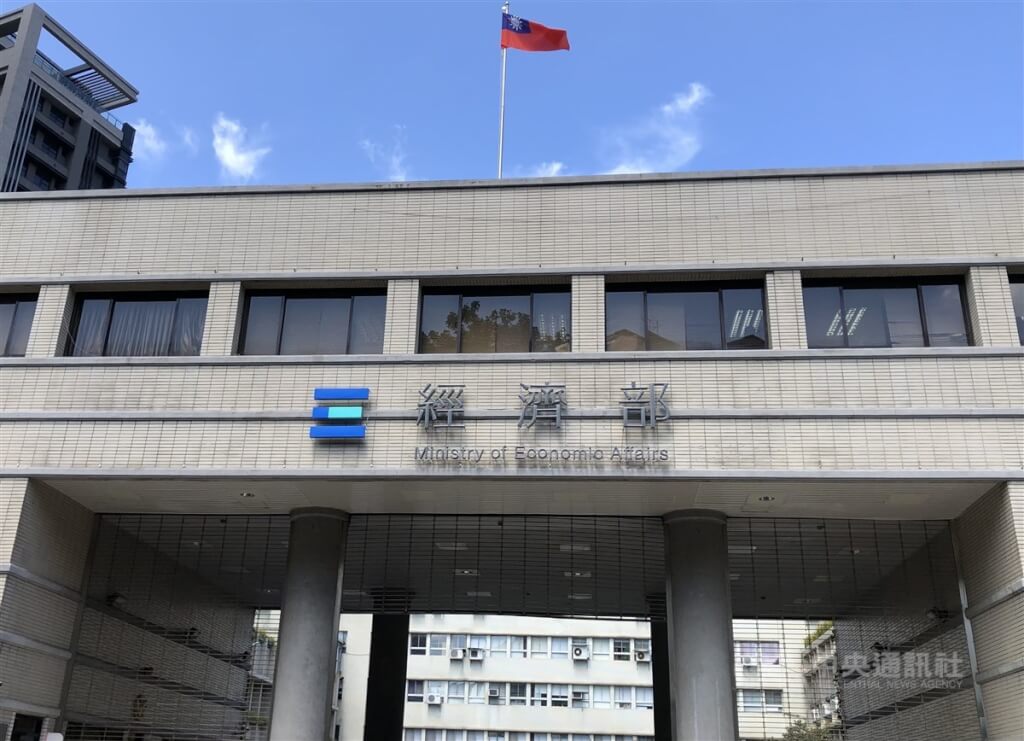 經濟部投資台灣事務所3日說明，義美食品旗下冷鏈物流公司祥美食品將投資約20億元，在高雄興建智慧低溫物流中心暨農產品加工大樓。截至目前「投資台灣三大方案」已吸引1781家企業投資約2兆7029億元。（中央社檔案照片）