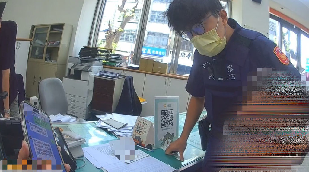 台中市一男子因急需資金，誤信網路貸款廣告，日前依指示前往銀行辦理約定轉帳帳號設定，幸好行員及警方聯手勸阻，男子免淪人頭帳戶。（民眾提供）中央社記者郝雪卿傳真　115年7月12日