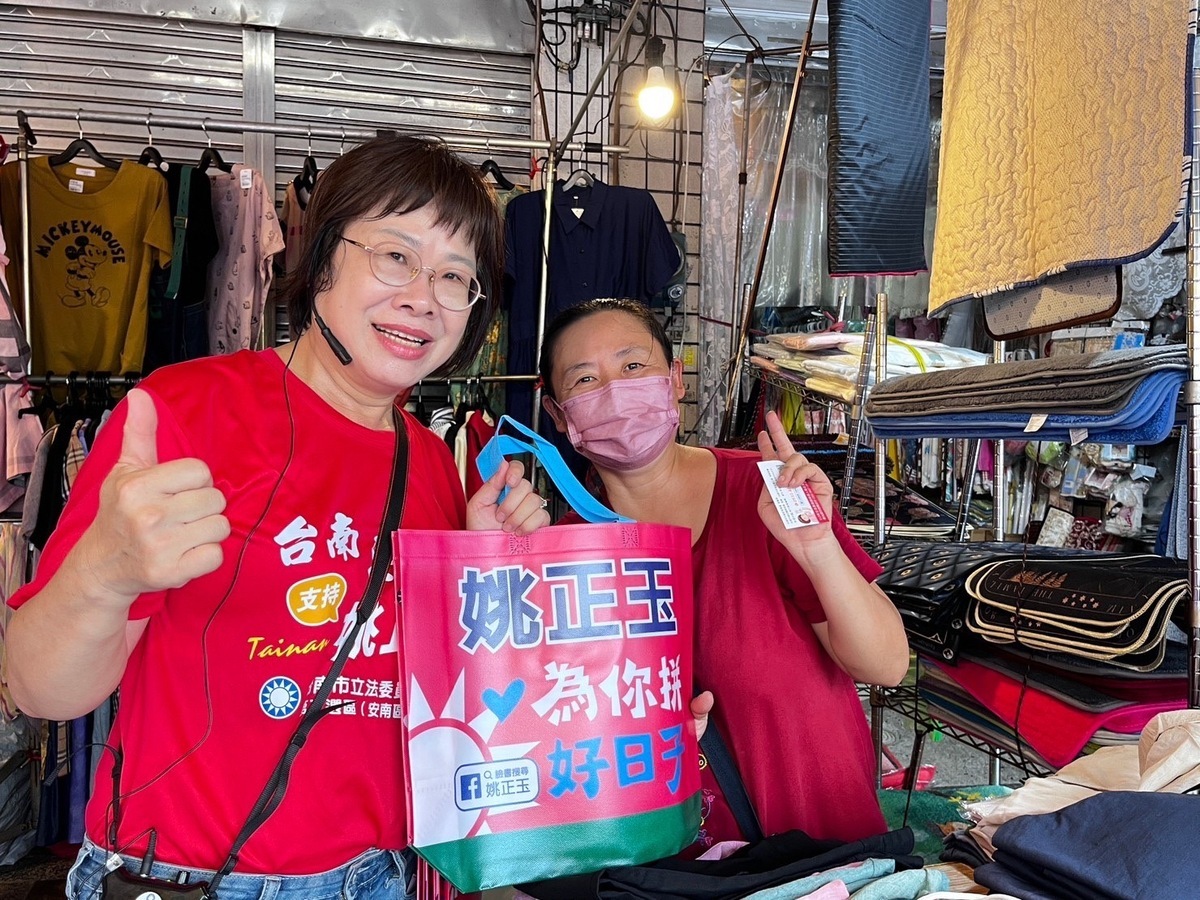 國民黨籍立委參選人姚正玉則強調，郭台銘參選的目標是「下架民進黨」，但是目前情勢看起來，他的參選已可能是「保送」民進黨，讓殷切企盼政黨輪替的中華民國國民，非常的失望與憂心。 圖：黃博郎／攝